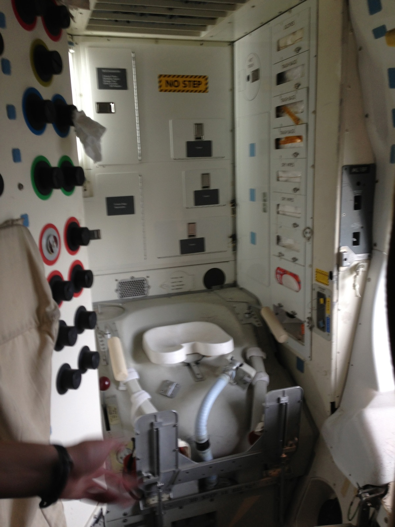 Illustration for article titled I Took This Amazing Tour Inside the Space Shuttle. So Should You.